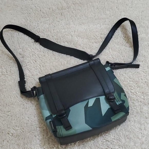 Calvin Klein Jeans Handbags - Calvin klein Crossbody Bag